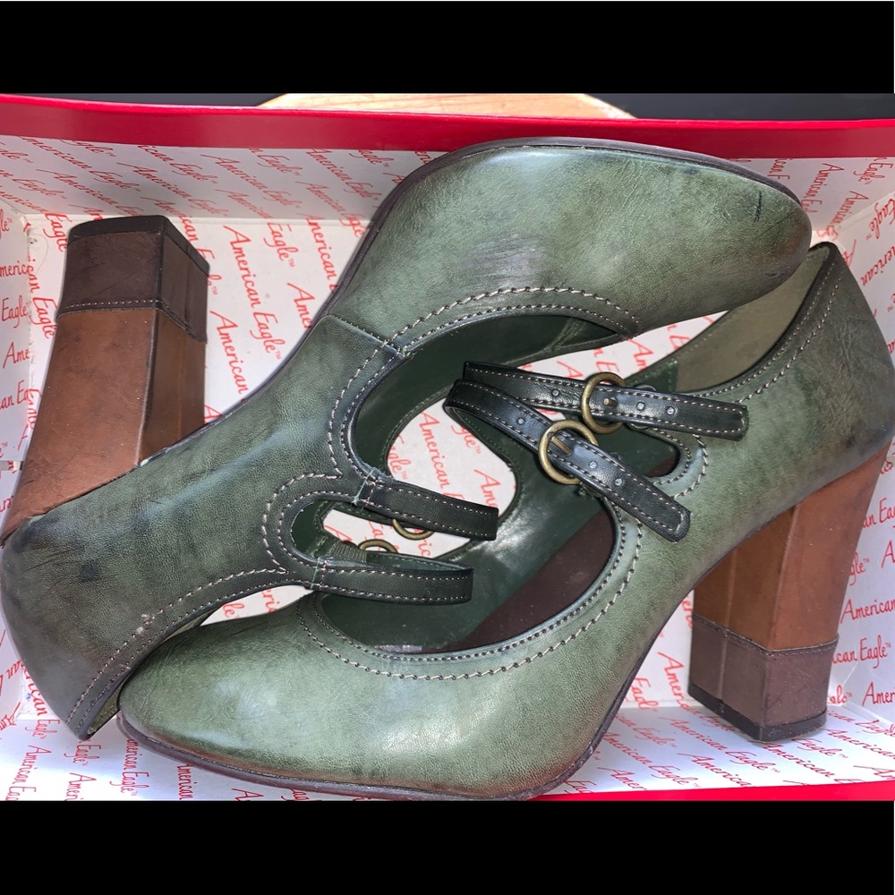 American Eagle Olive Green Mary Jane Pumps